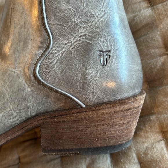 Beautiful gray leather Frye booties. - Picture 3 of 5